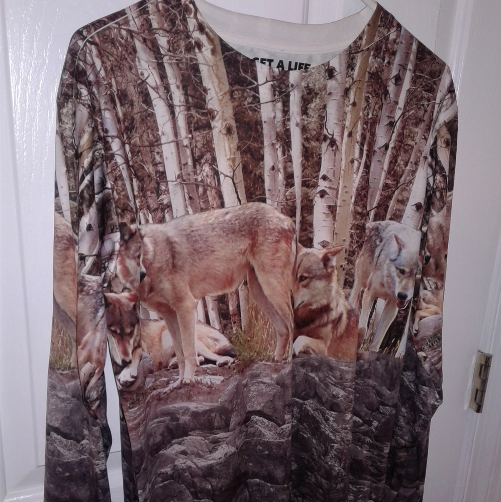 LAST CHANCE!! Camo Wolf long sleeve shirt - Picture 8 of 8